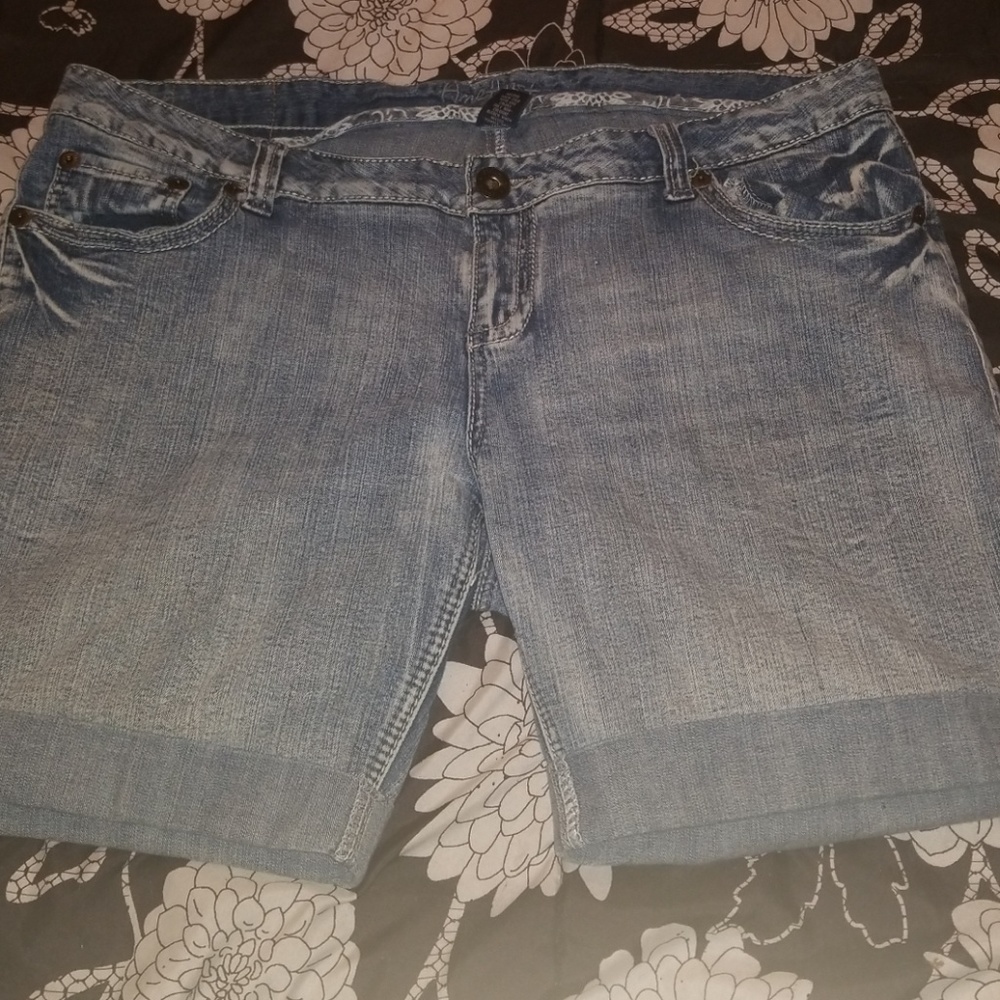 Amethyst jean shorts